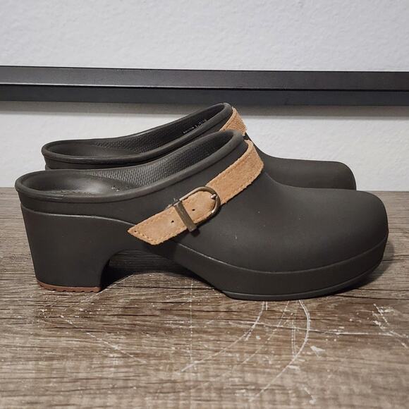 Crocs Sarah Clogs Women's Shoes Size 8 Brown - Picture 3 of 9